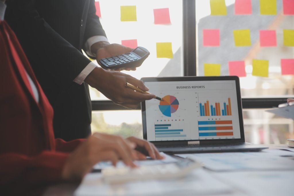 vecteezy-finance-manager-meeting-discussing-company-growth-project-42628865 vecteezy-finance-manager-meeting-discussing-company-growth-project-42628865
